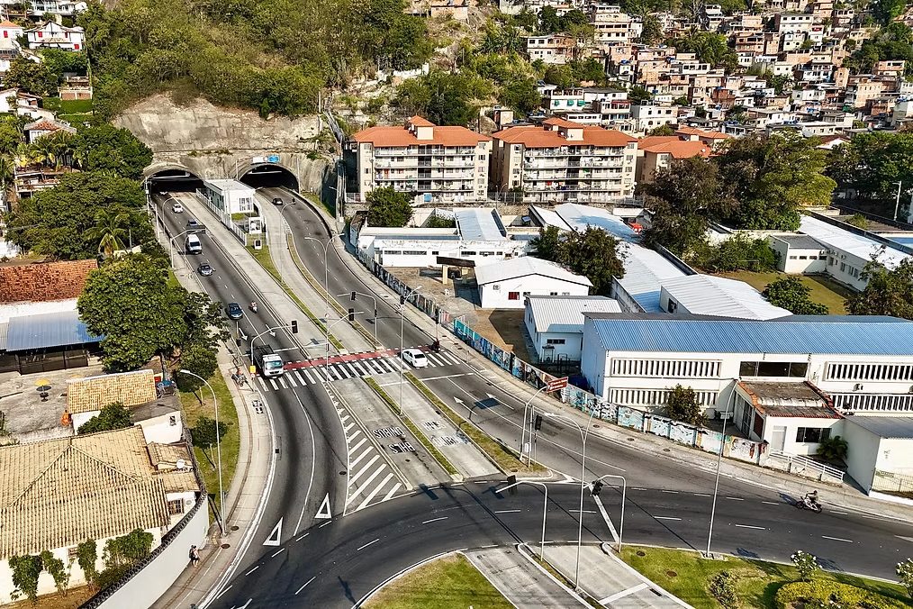 Construção do Túnel Charitas-Cafubá