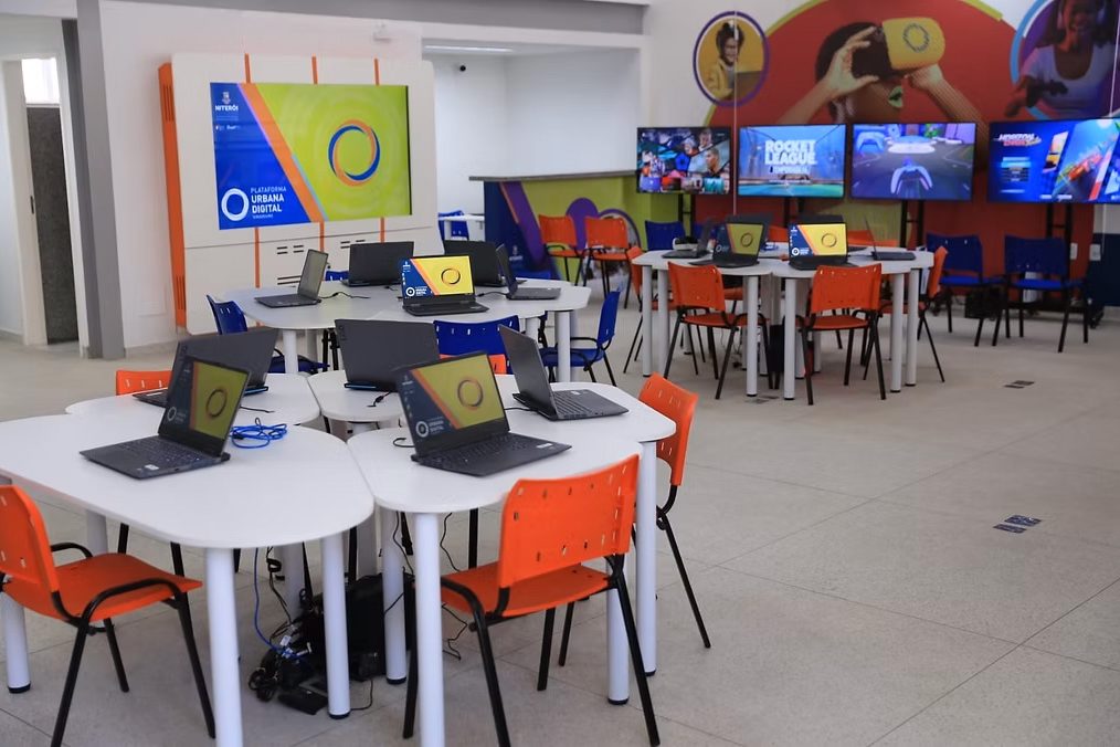 Inauguração de duas plataformas urbanas digitais